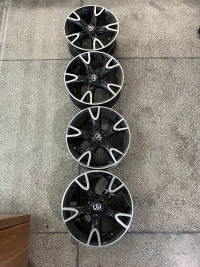 Toyota corolla GLI (15 Inches) 5 Nuts
