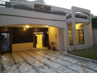 Commercial House One Kanal For Rent