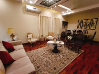 Fully Furnished Kanal 6bed House Facing Park Lahore